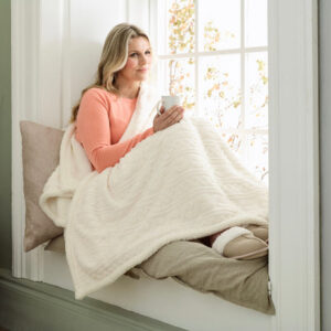 Cable Sherpa Heated Throw Cream